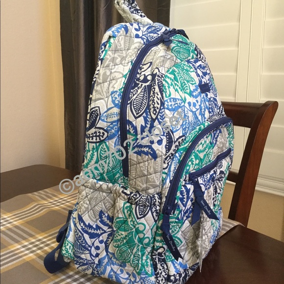 NWT VERA BRADLEY ESSENTIAL BACKPACK - Picture 2 of 5